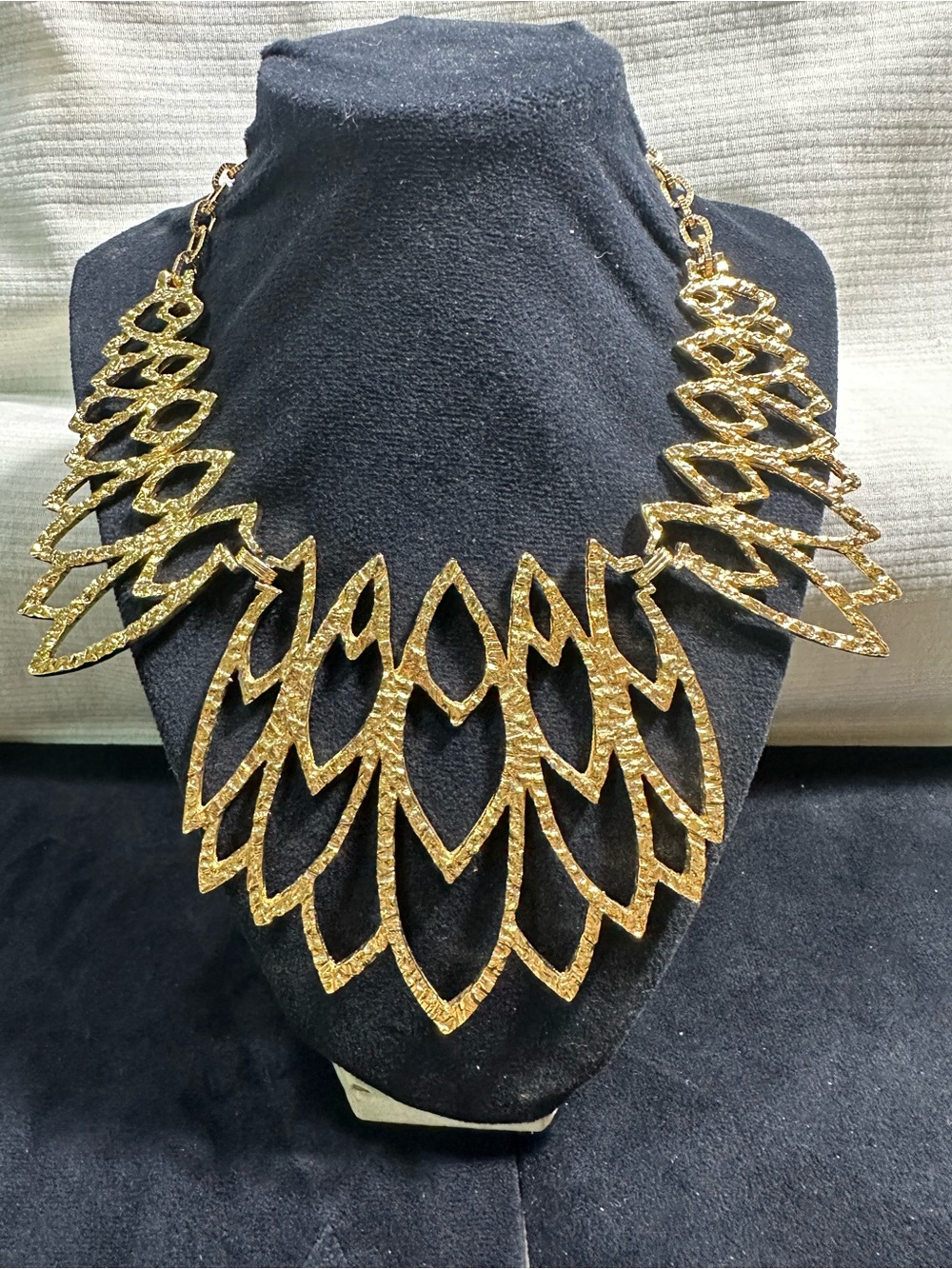 Vtg: Celebrity NY Open Work Runway Statement Textured Necklace